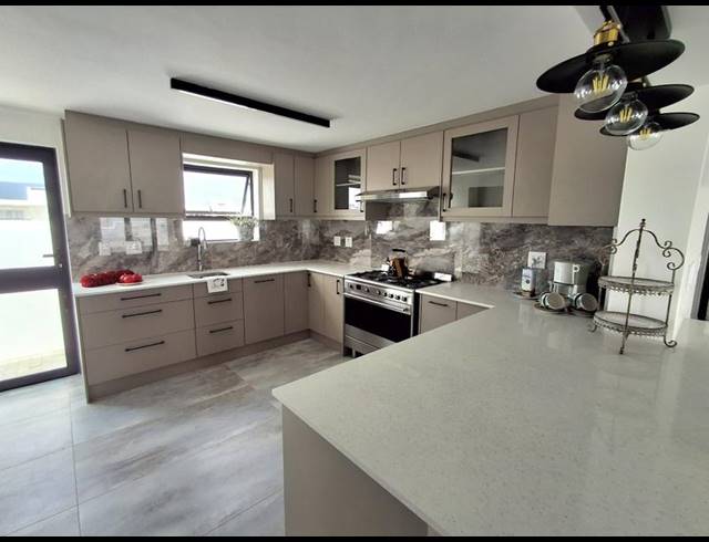 3 BEDROOM HOUSE FOR SALE IN BRITANNIA BAY